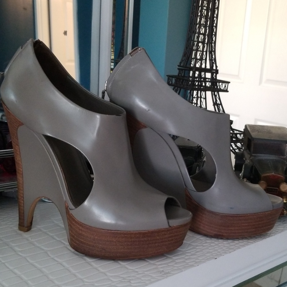 Gucci, plataform sandals